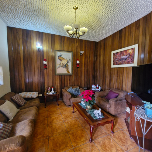 Casa En Venta En Avenida Principal En Zona 6 Colonia El Martinico - Imagen 2