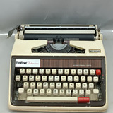 Máquina De Escrever  Elgin Brother Deluxe 1350 (leia)