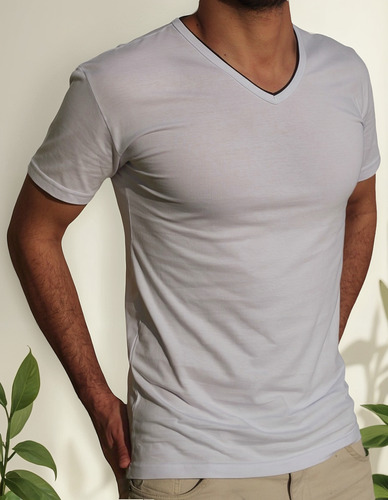 Camiseta Masculina Gola V Lisa Básica