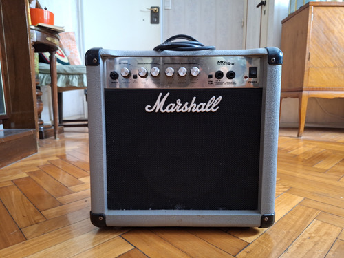 Amplificador Marshall Mg15cd Con Distorsión.