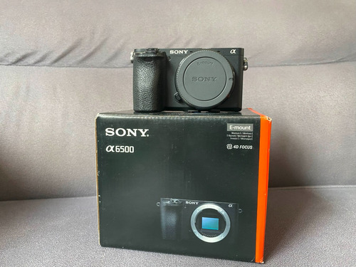 Câmera Sony A6500 Usada C/ 4 Baterias.