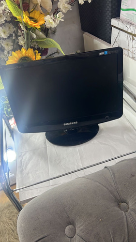 Monitor Samsung  16 Pulgadas Color Negro