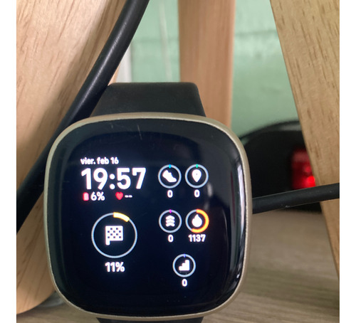 Reloj Inteligente Fitbit Versa 3 , 1,58 Pulgadas.