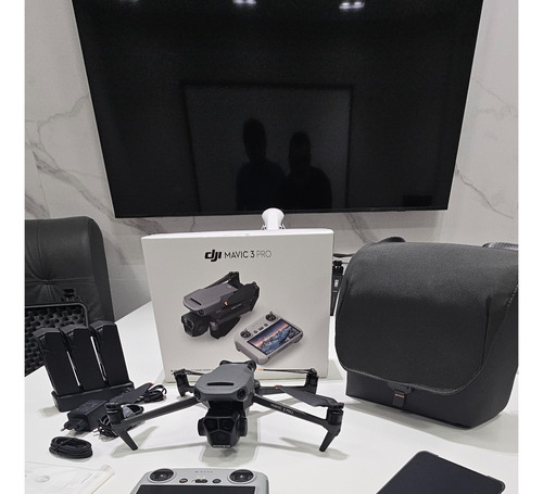 Drone Dji Mavic 3 Pro Flymore Combo Com 3 Baterias