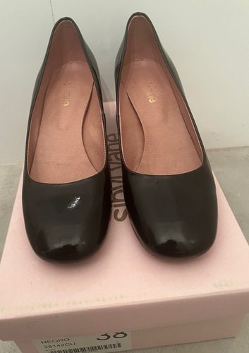 Zapatos Acharolados Negros Con Taco Animal Print- Sybil Vane