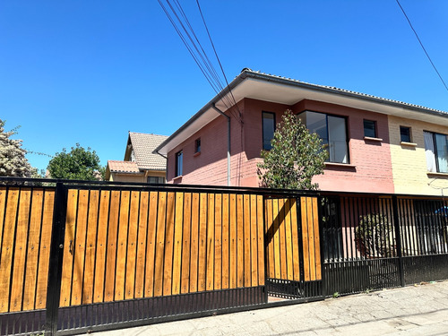 Linda Y Amplia Casa En Ciudad Satélite Con Piscina