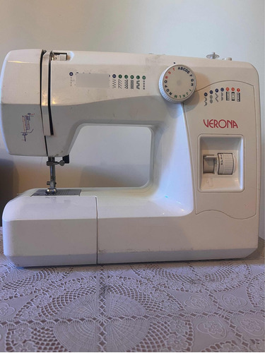 Máquina De Coser Verona Con Detalle