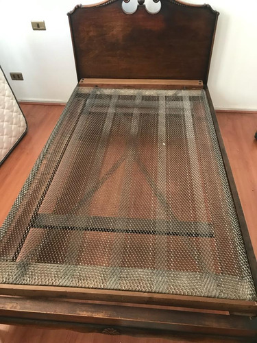 Cama Con Respaldo De Madera Y Somier En Providencia