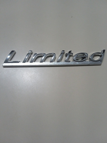 Emblema En Letras Cromadas Limited De Chevrolet Optra Foto 2