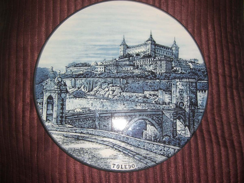 Precioso Plato Porcelana De Toledo.