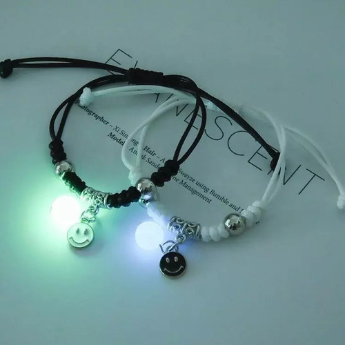 Pulsera Pareja Carita Smile Blanco Y Negro Brilla Oscuridad