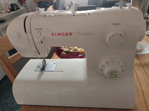 Maquina De Coser Singer 2273