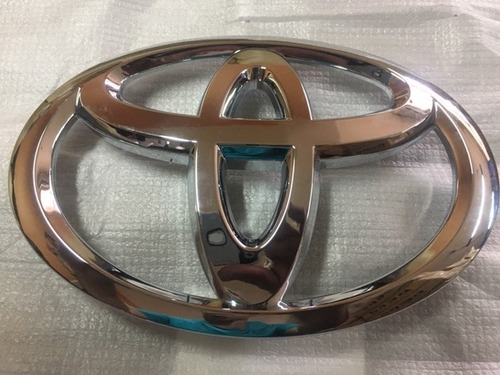 Emblema Parrilla Toyota Fortuner 2012 - 2013 - 2015 - 2017 Foto 4