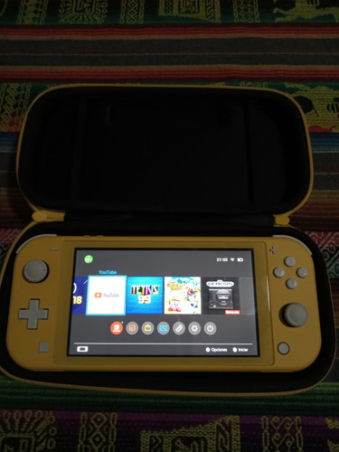 Nintendo Lite Amarilla