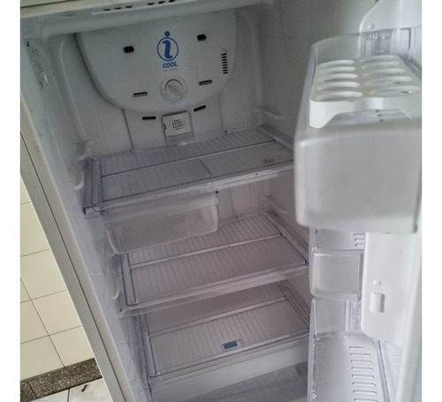 Heladera Con Freezer No Frost Samsung Funcionando.