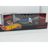 Hot Wheels Premium Nissan Diorama Garage Set  1:64