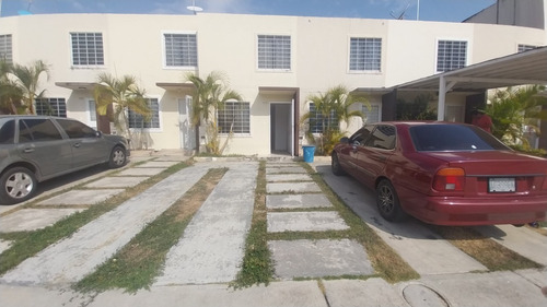 %$# Bella Casa En Venta En Terrazas De La Ensenada, Tipo Townhouse, Vigilancia 24 Horas, Bellas Areas Sociales , Conjunto Con Pozo Propio De Agua, En Obra Blanca, Ideal Para Remodelar. Esther Vende!