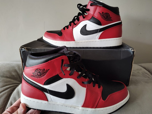 Tênis Jordan 1 Mid Chicago Black Toe