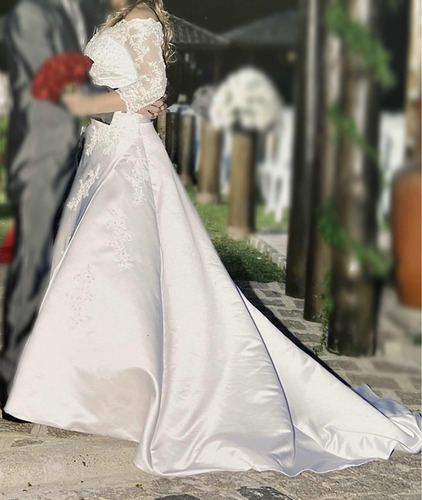 Vestido De Noiva Branco Com Calda