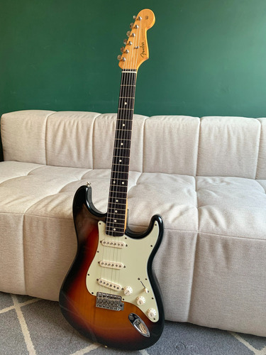 Guitarra Fender Stratocaster Classic Series 60s Sunburst