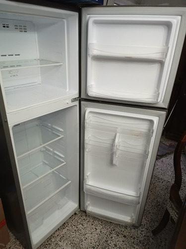 Refrigerador Winia 9 Pies Con Freezer En La Parte Superior