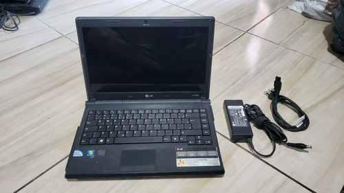 Notebook C400  LG Com Defeito Ele Não Liga