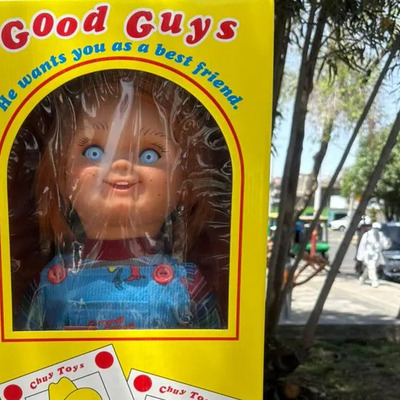 Chucky Buen Chico Con Caja De Vinil Y Sonido 70cm De Calidad