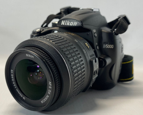 Cámara Réflex Nikon D5000 Con Lente 18-55 / 6.636 Disparos 