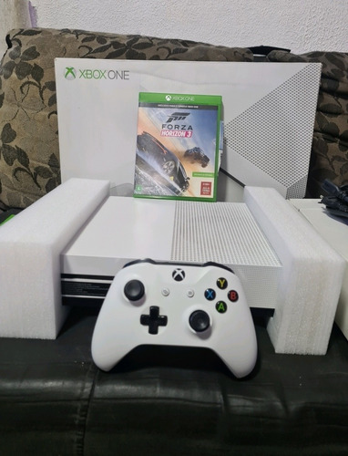 Xbox One S Na Caixa + 1 Jogo + 1 Controle (zona Leste)