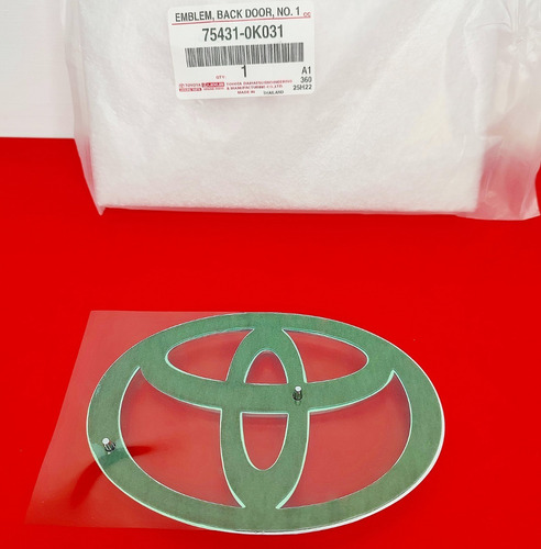 Emblema Logo Toyota Compuerta Trasera Fortuner Original  Foto 3