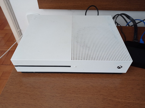 Xbox One S 1tb Com 3 Controles Bluetooth Com Bateria Lithium