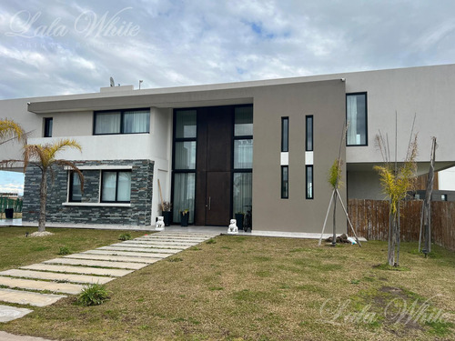 Casa En Venta En Lagos De Canning