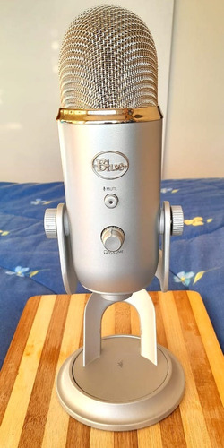 Micrófono Blue Yeti Condensador Omnidireccional Como Nuevo