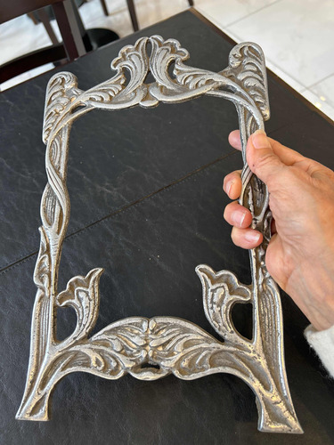 Precioso Marco Espejo O Portarretratos Art Nouveau En Peltre