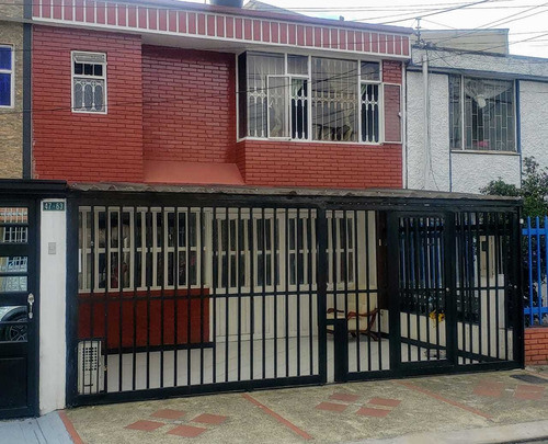 Vendo, Permuto, Hermosa Casa En El  Barrio  Normandia  Segundo  Sector