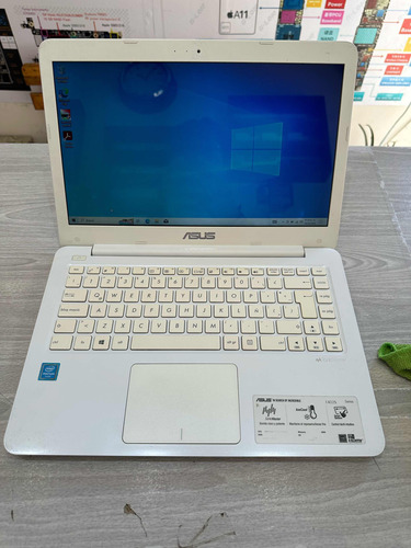 Laptop Asus E402s