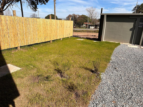 Venta Casa De Dos Dormitorios Con Excelente Ubicación Costa Urbana