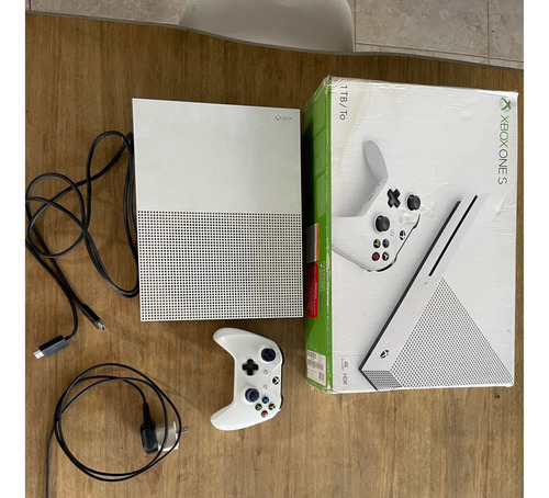 Xbox One S De 1tb +1 Control Original Y Caja