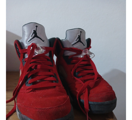 Zapatillas Nike Jordán, Color Rojo, Muy Poco Uso, Talle 41.5