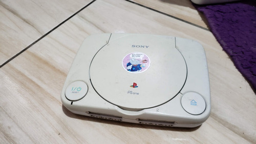 Playstation 1 Psone Só O Aparelho Sem Nada. Não Leu Os Jogos E Tampa Quebrada 183. A23