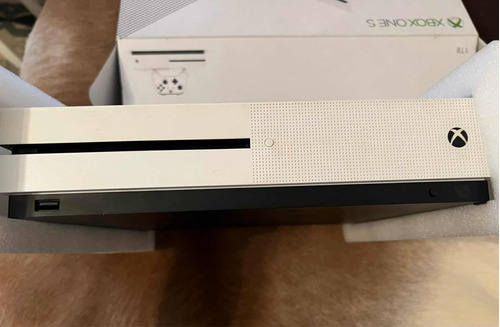 Xbox One S 1tb. Perfecto Estado.