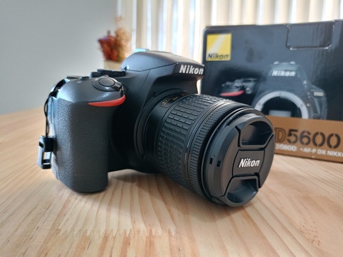 Cámara Nikon D5600 Kit Lente 18-55mm Dslr