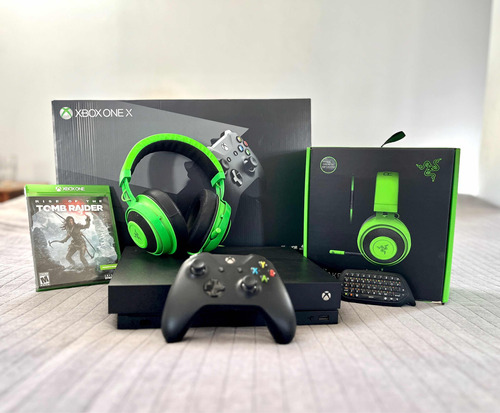 Xbox One X 1tb + Audífonos Gamer Razer Kraken Green + Juegos