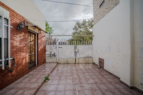 Venta. Casa De 3 Ambientes. Con Patio Y Parrilla. En San Martin. Reservada - Imagen 4
