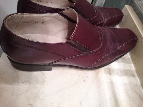 Vendo Excelente Par De Zapatos De Vestir De Hombre Usados. 