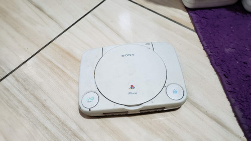 Playstation 1 Psone Só O Aparelho Sem Nada. Aparelho Tem Imagem E Som, Mas Não Leu Os Jogos. A12