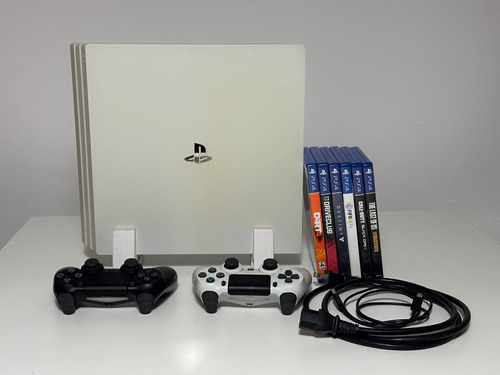 Sony Play Station Ps4 Pro White  + 2 Dualshock 4  + 6 Juegos