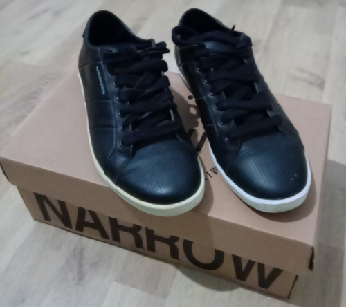 Zapatillas Narrow, Urbanas. Negras. Talle 40. 26cm.