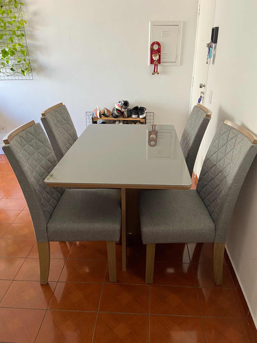 Mesa De Vidro Com Quatro Cadeiras