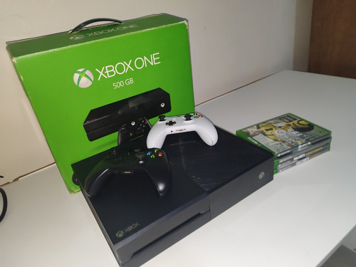 Xbox One Fat 500gb + 2 Controles + 5 Jogos.